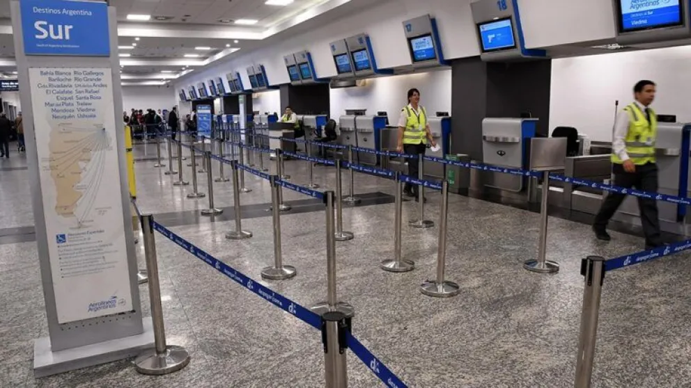 Los viajes al exterior y a otros puntos del suelo nacional cada vez más complicados para los viedmenses