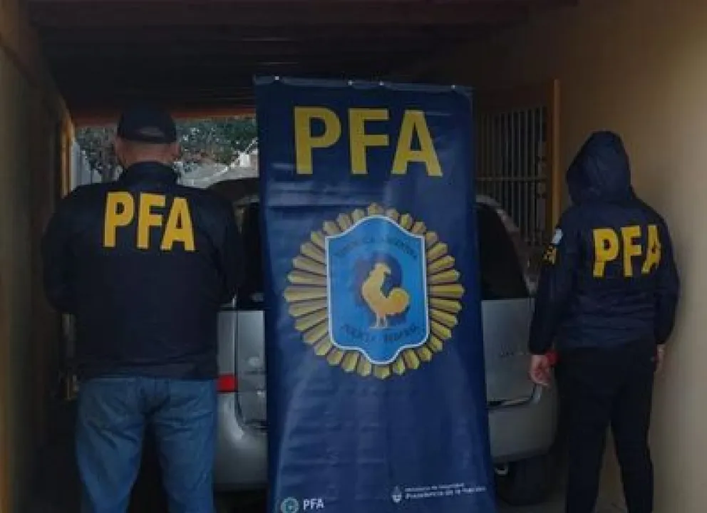 La Policía Federal allanó viviendas por títulos secundarios nacionales truchos