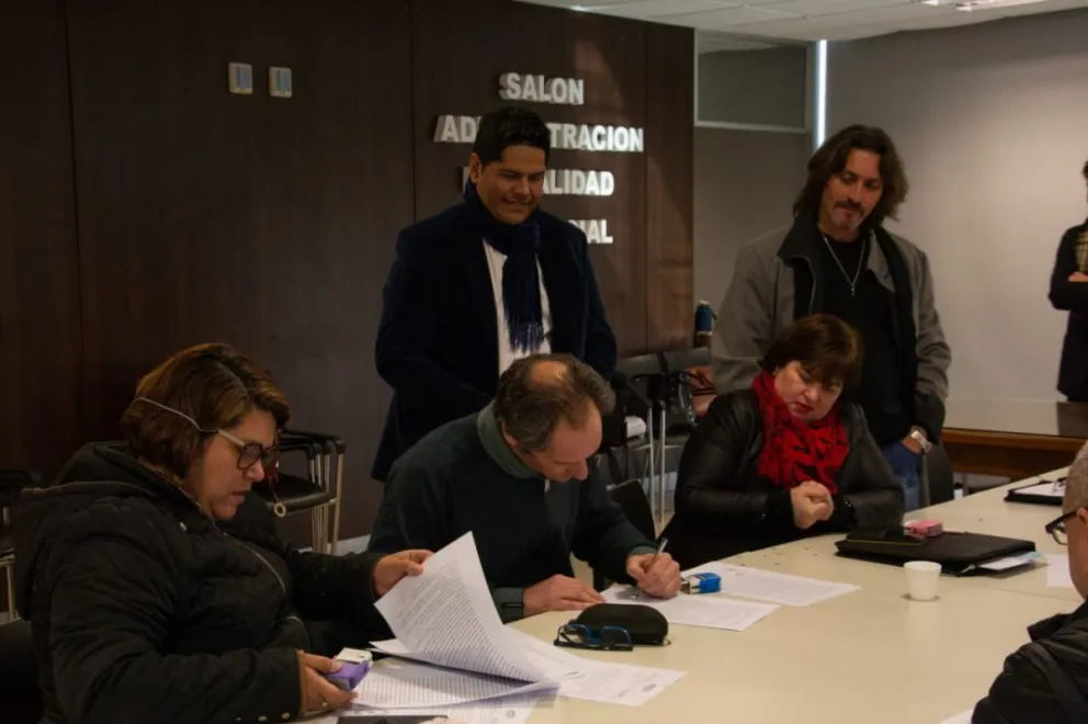 Trabajadores de la educación aceptaron el 5% de aumento en julio