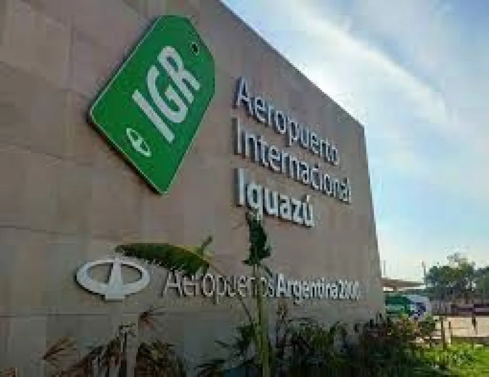 Contrabando: quisieron pasar cerca de medio millón de dólares en un avión
