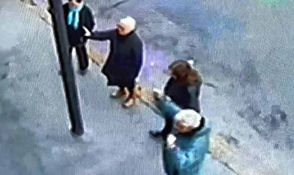 Mendoza: un grupo de religiosos hizo un ritual en la puerta de un boliche gay para “curar la homosexualidad”
