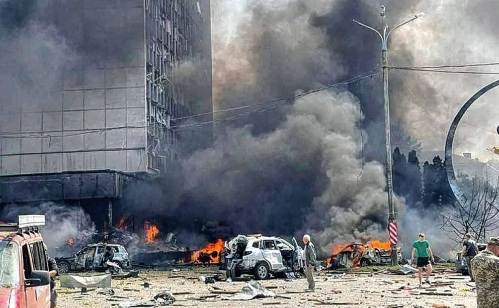 Los misiles rusos provocan el terror en las ciudades de Ucrania: 20 muertos y 90 heridos entre niños y adultos