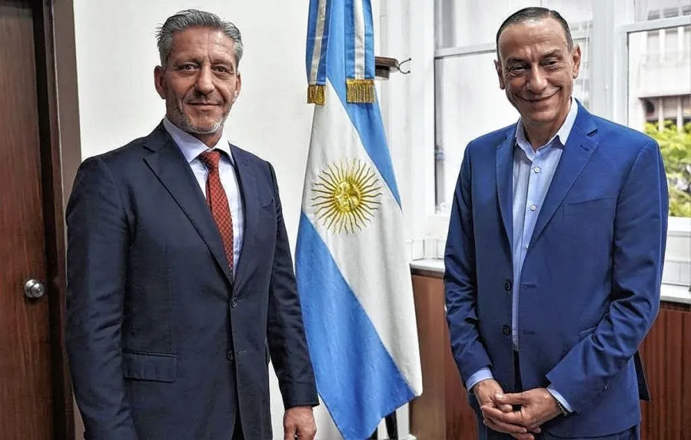 Arcioni firmó convenio para la pavimentación de la Ruta Provincial Nº 12 por $ 2 mil millones