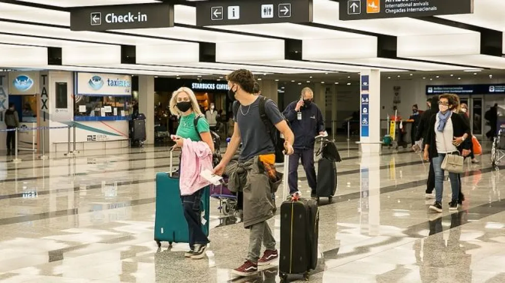 Duro comunicado de las aerolíneas luego de la suba del dólar turista