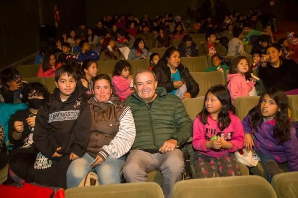 Vacaciones de invierno: chicos de los barrios de Viedma disfrutaron del Fantástico circo show