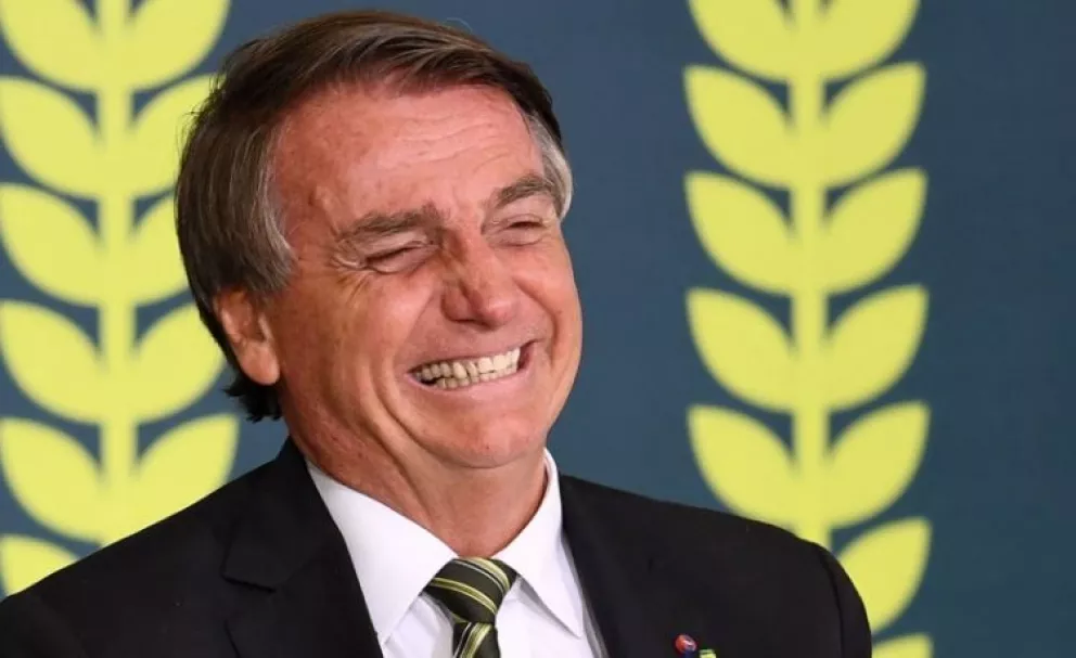 Bolsonaro anunció que le propondrá una "solución Malvinas" a Zelenski