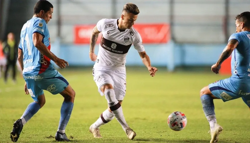 Arsenal recibe al invicto Platense: hora y dónde ver el partido