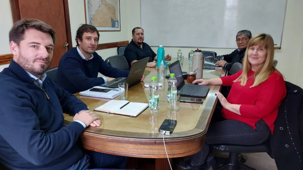 El Gobierno presentó una nueva oferta salarial a los gremios estatales