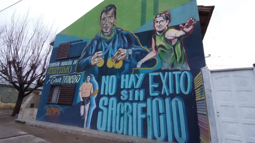 Cesar Troncoso  tuvo su reconocimiento popular con un mural en el barrio Ceferino