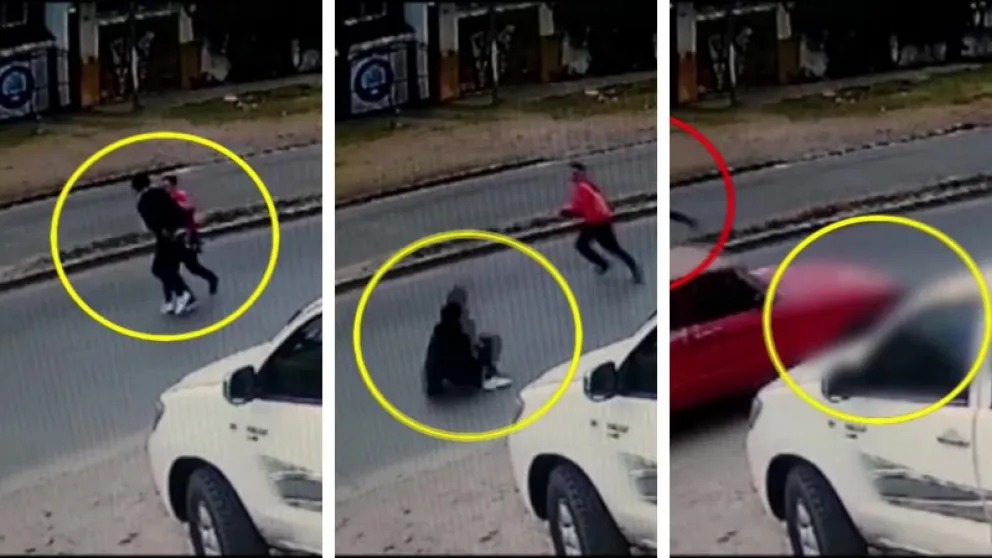 Video: un adolescente escapaba de un robo, cayó en la calle y lo atropelló un auto