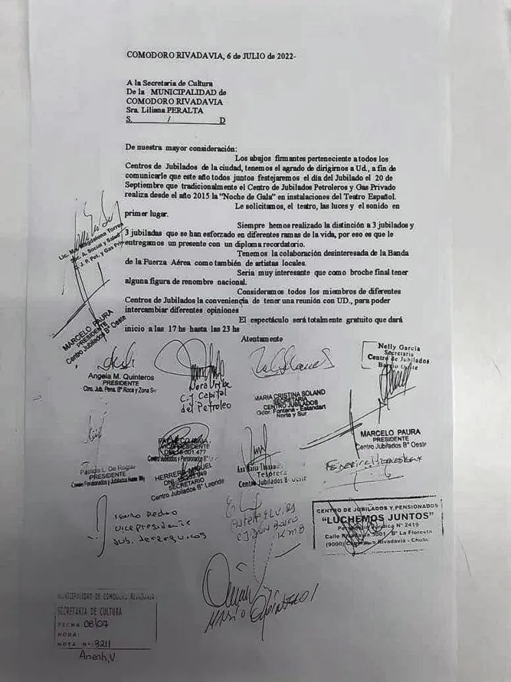 Miles de jubilados comodorenses sostienen reclamos por “atención digna y respetuosa”