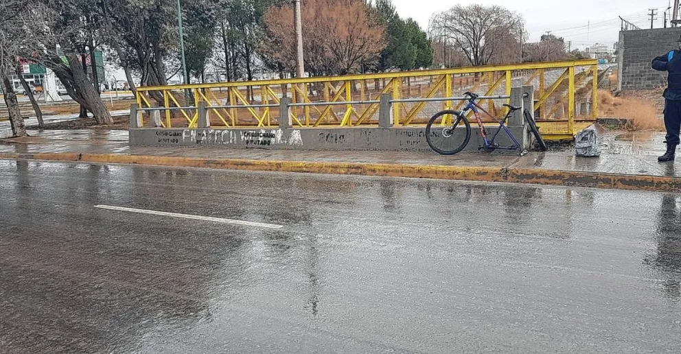 En confuso accidente, ciclista termina golpeada y fracturada