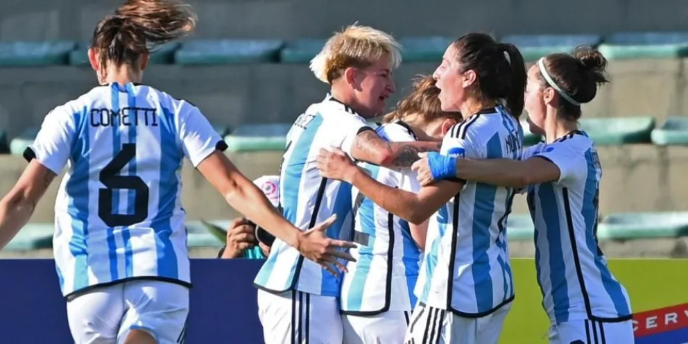 Copa América Femenina  Argentina goleó a Uruguay en el Grupo B