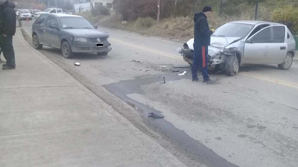 Un choque vehicular produjo la interrupción del tránsito en el Ñireco