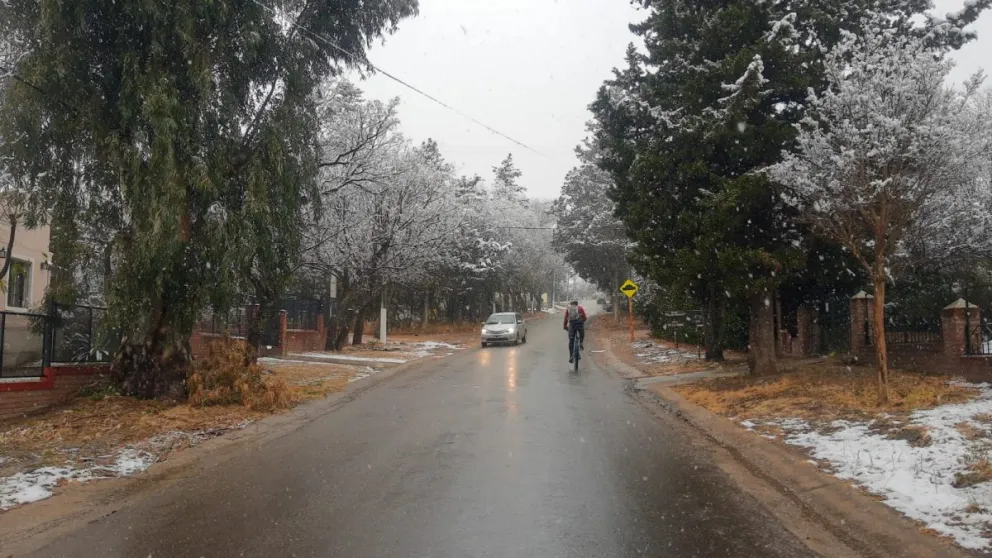 Tras la nevada del sábado, cómo seguirá el tiempo en Villa de Merlo y la región