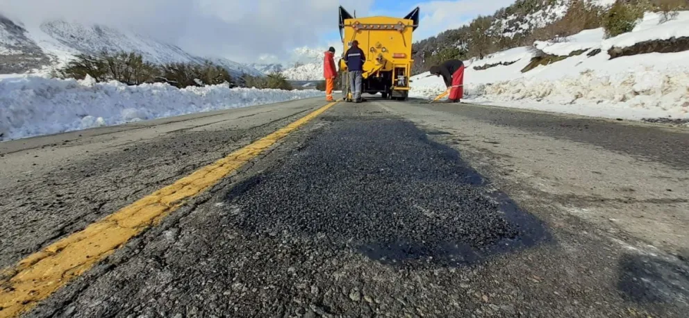 Bacheo en frío y señalamiento vertical: cómo son las tareas de mantenimiento en la RN 40