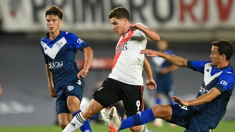 River se enfrenta a Vélez por la Copa de la Liga Profesional: hora, por dónde verlo y formaciones