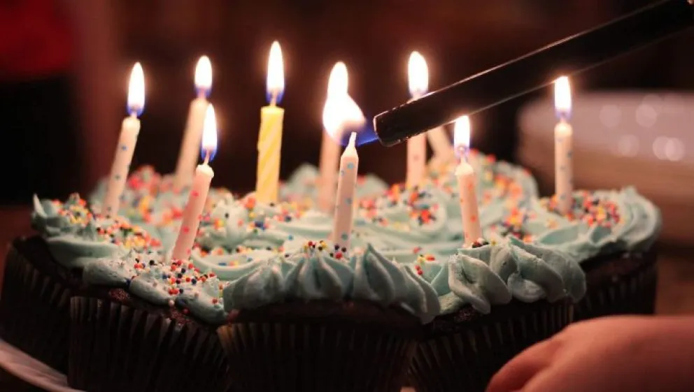  Realizaron una torta de cumpleaños, pero con un pequeño error