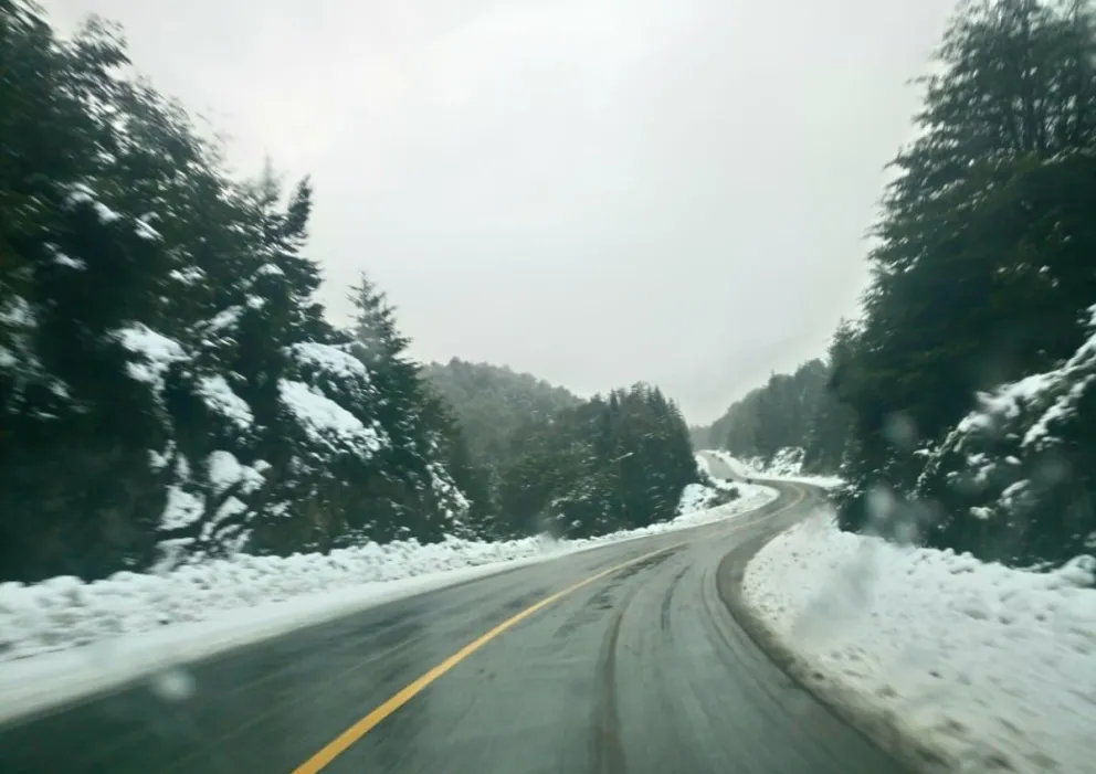 Ruta 40 sur sigue transitable con extrema precaución por tramos con nieve