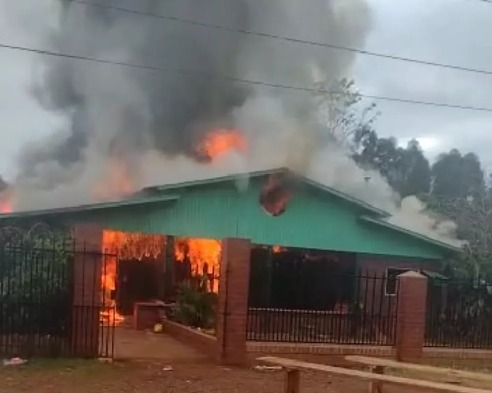 El Soberbio: incendio consumió la totalidad de una vivienda en Colonia Bananera