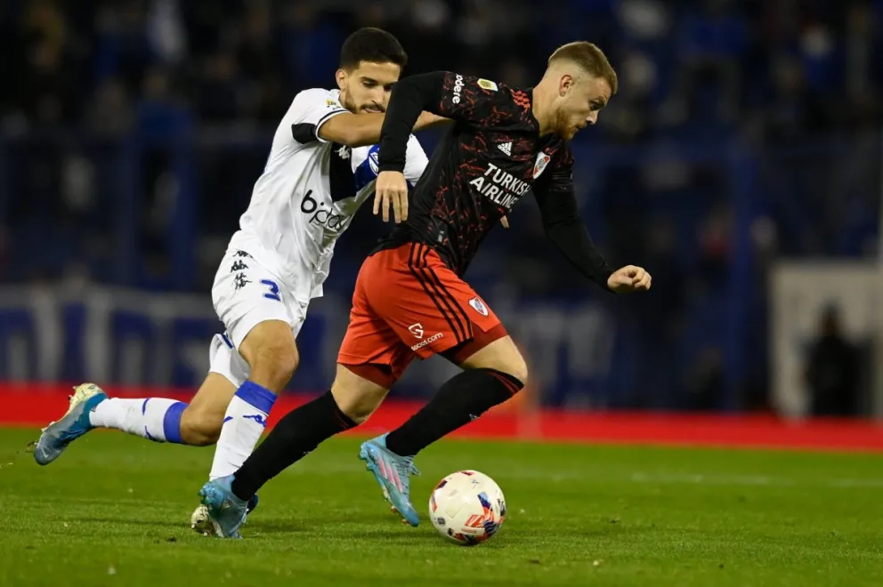 Vélez volvió a amargar a River: se lo empató en la última en un partidazo