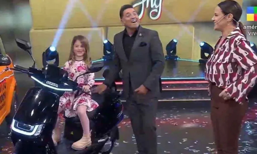 Momento de tensión: la hija de María Fernanda Callejón se salvó de tener un accidente en vivo