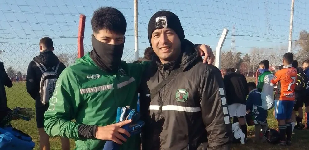 Un chico de la Comarca se probó el buzo de arquero del Rey de Copas