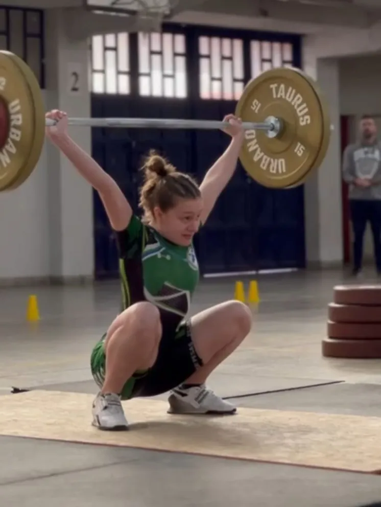 Todo listo para una jornada de gran nivel de levantamiento de pesas