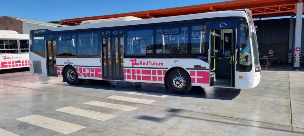 Prueban colectivos de piso bajo para saber si pueden operar en Bariloche
