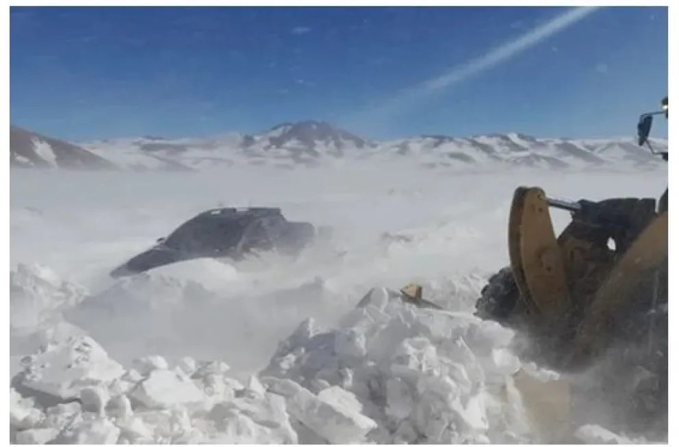 Increíble rescate en la cordillera de los andes: una familia quedó atrapada durante cuatro días a 30 grados bajo cero  