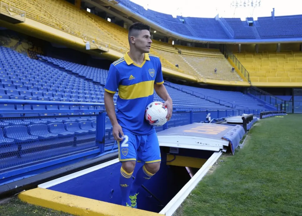 Un emocionado Roncaglia fue presentado en su regreso a Boca