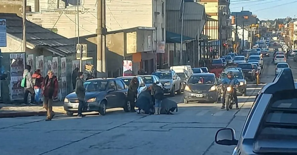 El conductor que atropelló a la mujer y a su pequeña se dio a la fuga a toda velocidad
