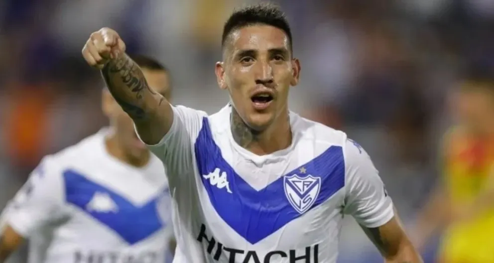 Ricardo Centurión entrena solo en Vélez y espera por un nuevo club