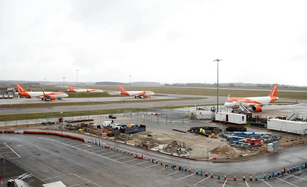 Insólito: cerraron un aeropuerto de Reino Unido porque se derrite la pista de aterrizaje