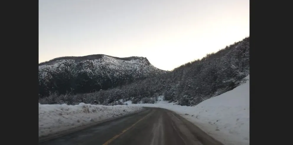 La Ruta 40 se encuentra transitable con extrema precaución por presencia de hielo en la calzada
