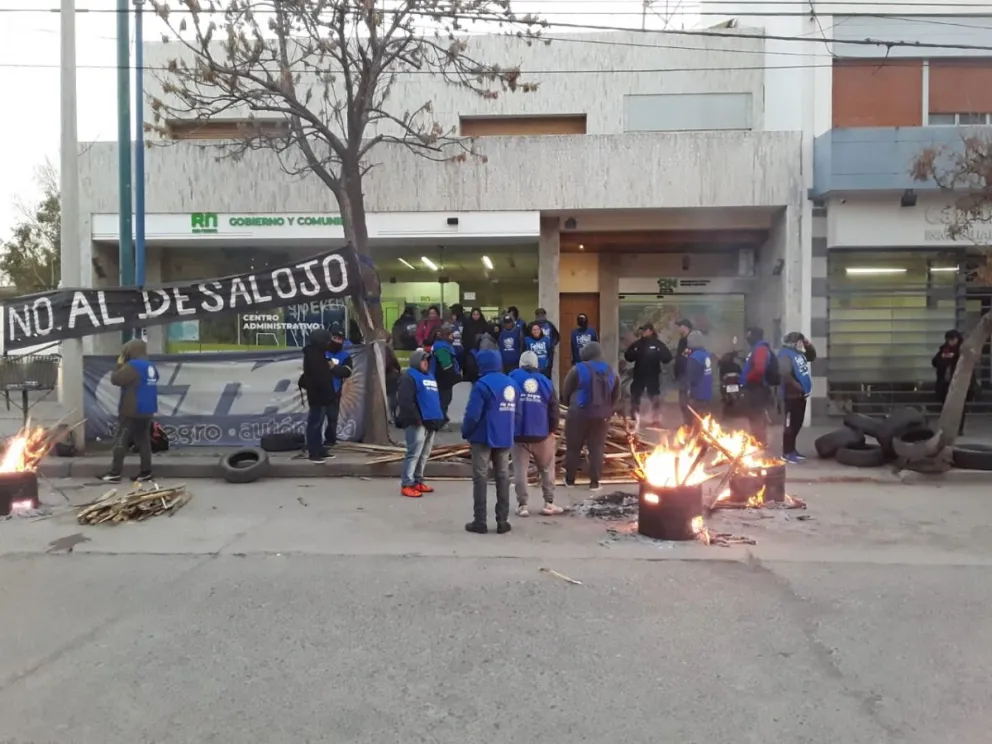 Trabajadores de la Cooperativa 1 de Mayo ocuparon la sede del Ministerio de Gobierno