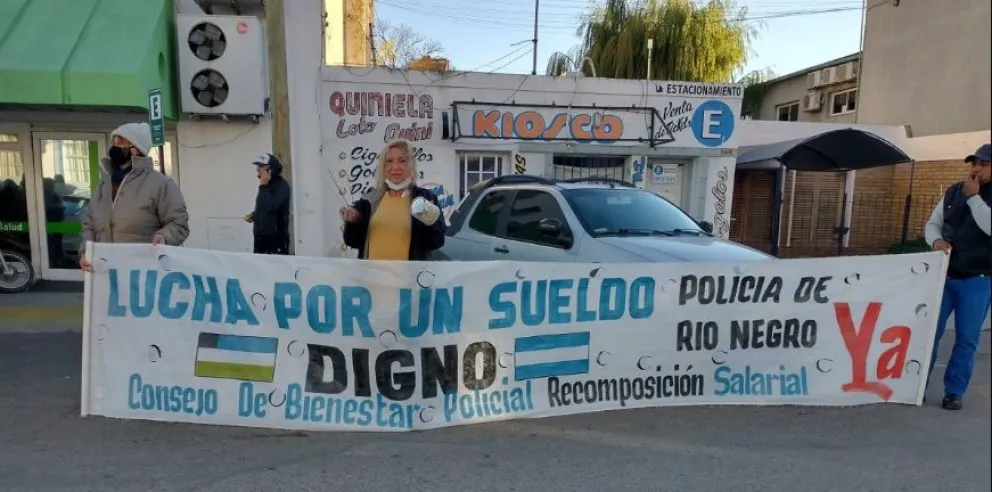 Anunciaron sumarios para policías que protagonizaron un reclamo salarial