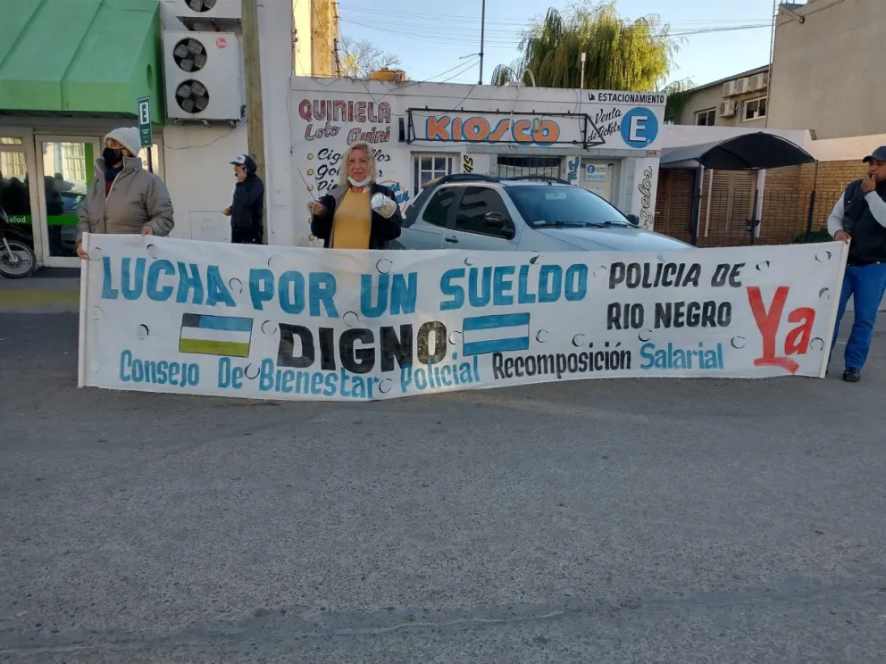 Anunciaron sumarios para policías que protagonizaron un reclamo salarial