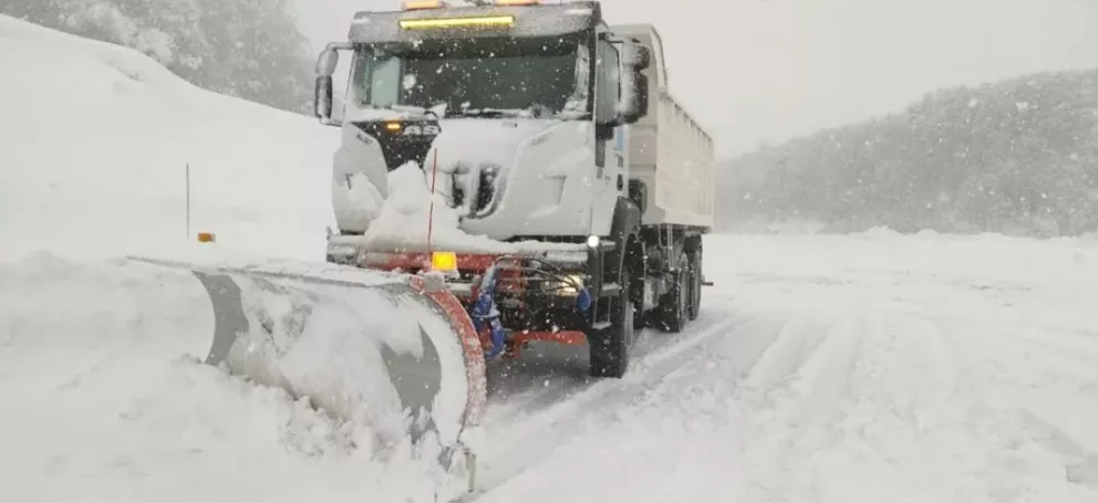 Por presencia de hielo sobre la calzada, suspenden el tránsito en el Paso Internacional Cardenal Samoré