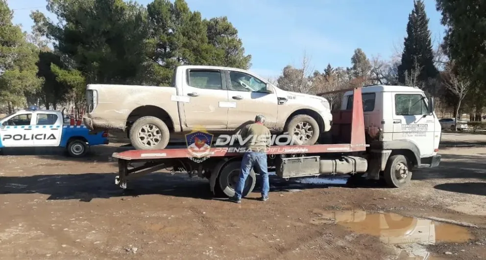 In fraganti: los atraparon en una camioneta robada, cuando trataban llevarse una casilla