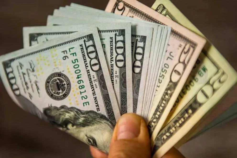 El dólar blue vuelve a dispararse este martes y alcanza un nuevo récord