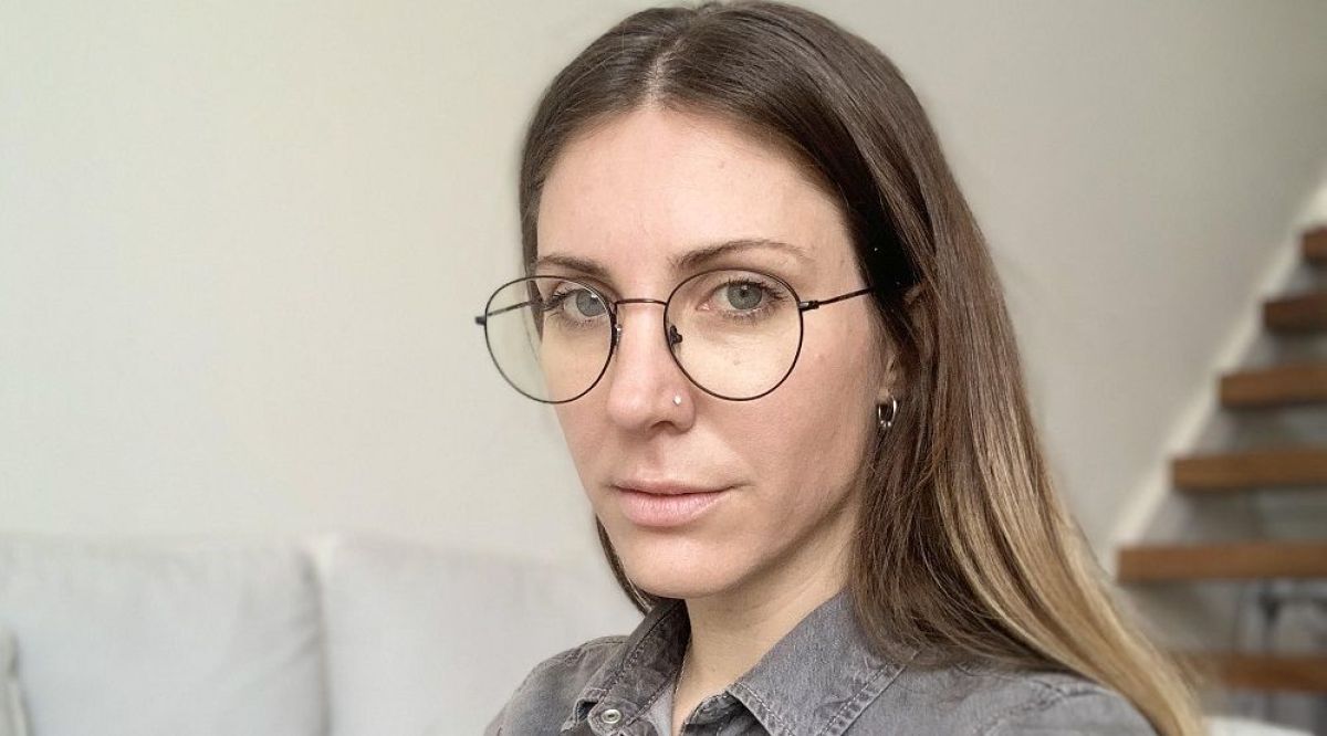Silvina Estévez y el paradigma de la idealización de la maternidad en "Años cortos, días eternos"  