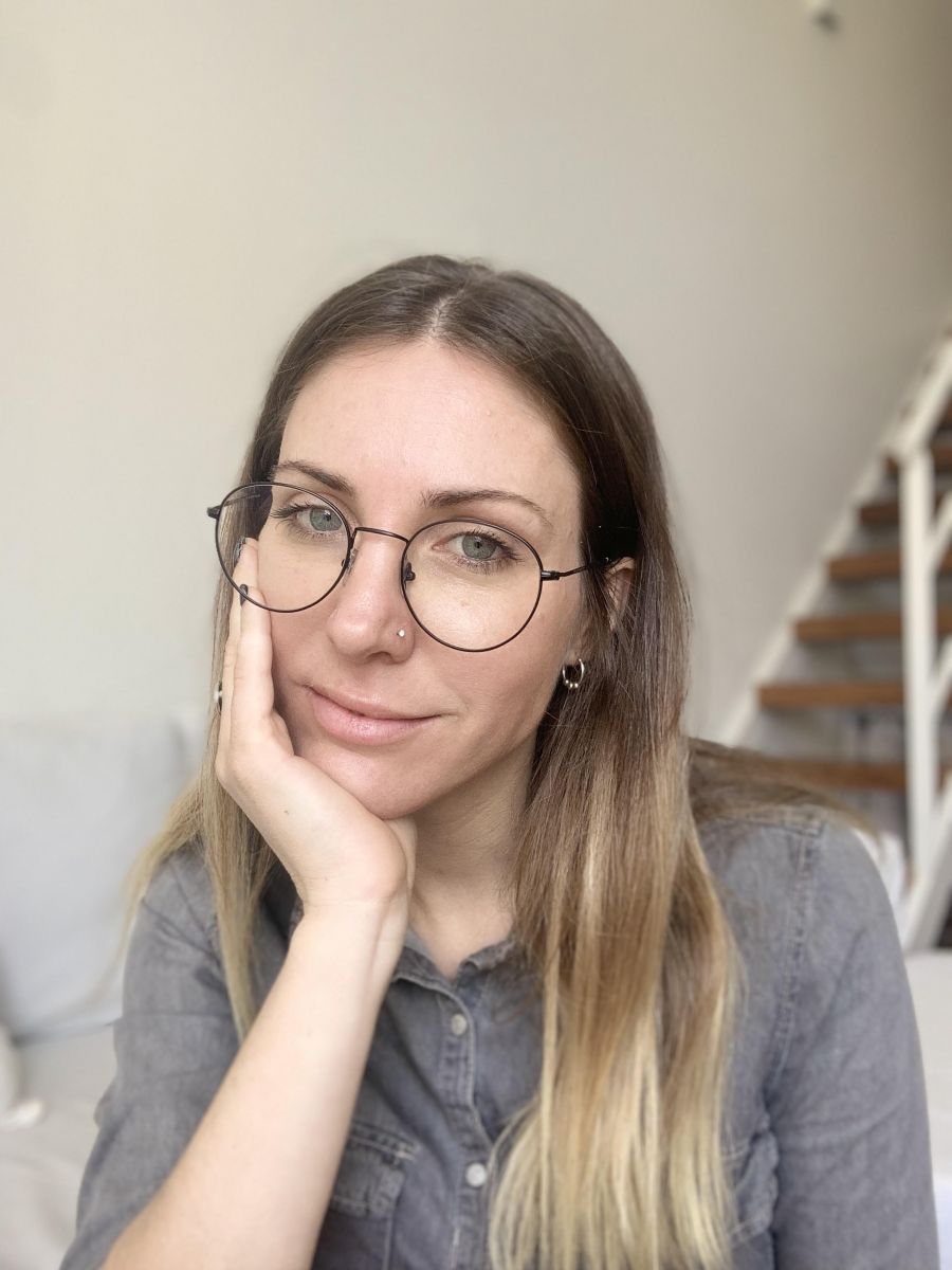 Silvina Estévez y el paradigma de la idealización de la maternidad en "Años cortos, días eternos"  