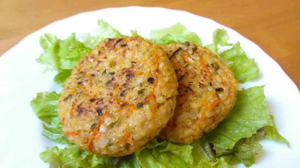Cómo preparar hamburguesas de arroz y verduras, ¡en solo 5 pasos!
