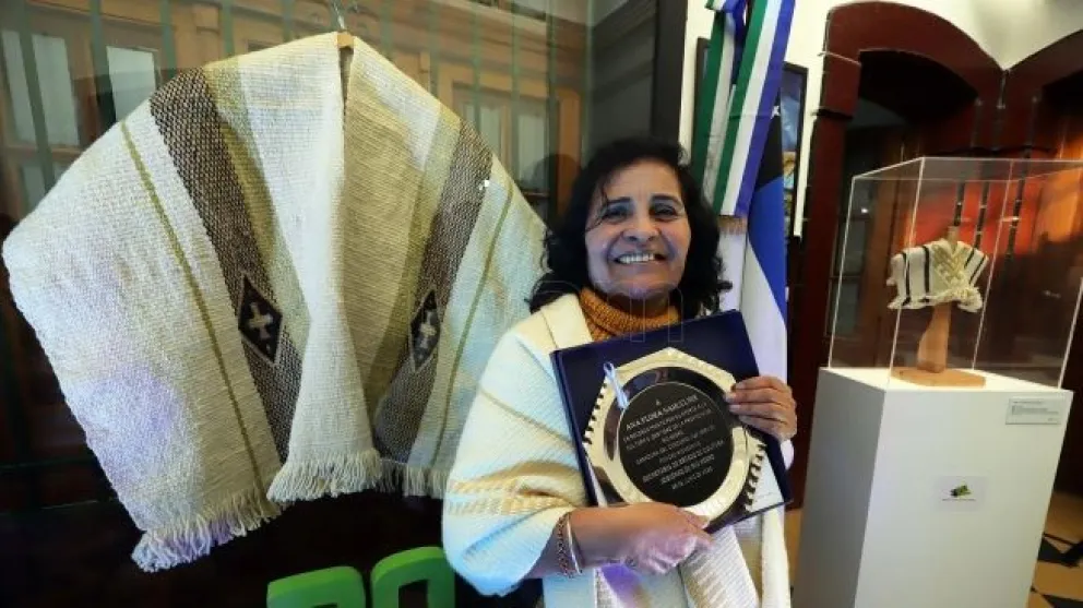 Ana Nahuelñir: La increíble historia personal de la creadora del poncho rionegrino