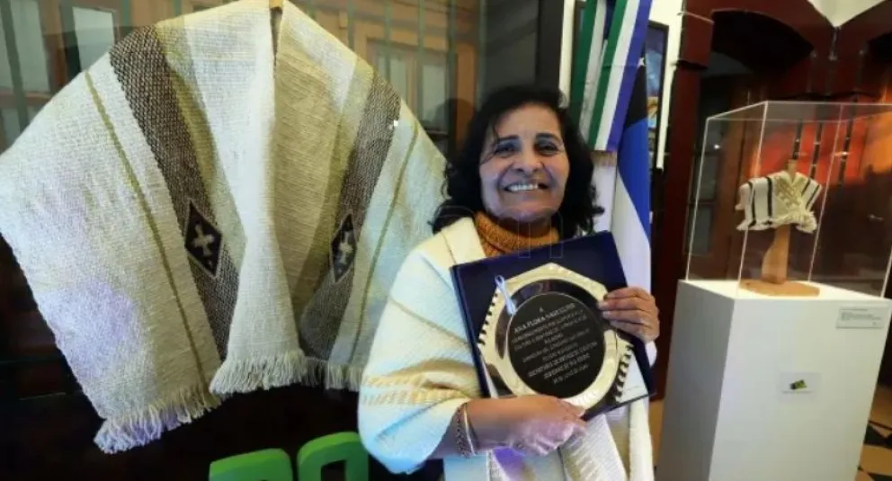 Ana Nahuelñir: La increíble historia personal de la creadora del poncho rionegrino