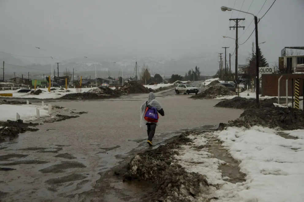 La lluvia genera inconvenientes en los barrios