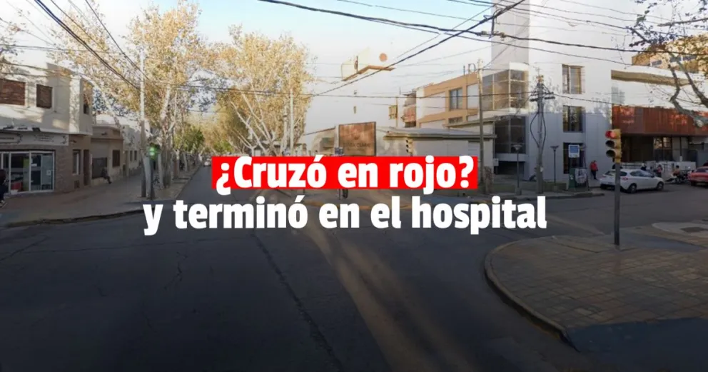 Un choque en pleno centro dejó a un motociclista con varios golpes