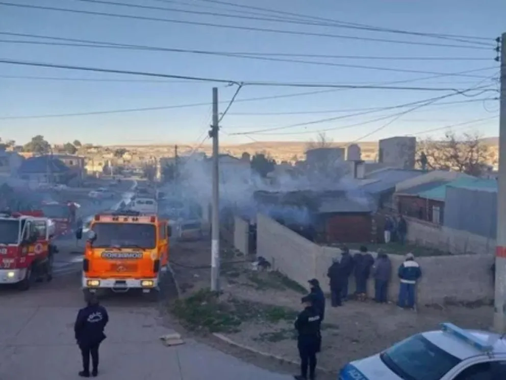 Una mujer y sus hijos fallecieron en un trágico incendio