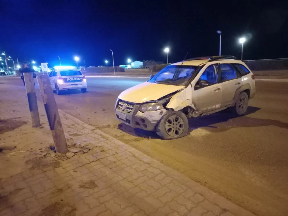Dos personas fueron derivadas al hospital luego de un accidente vehicular